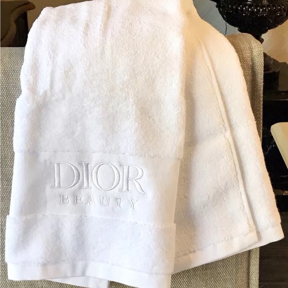 DIOR-“AROUND THE WORLD” VANITY CASE/HAND TOWELS/CAPTURE TOTALE HYALUSHOT & CREAM - Picture 10 of 16